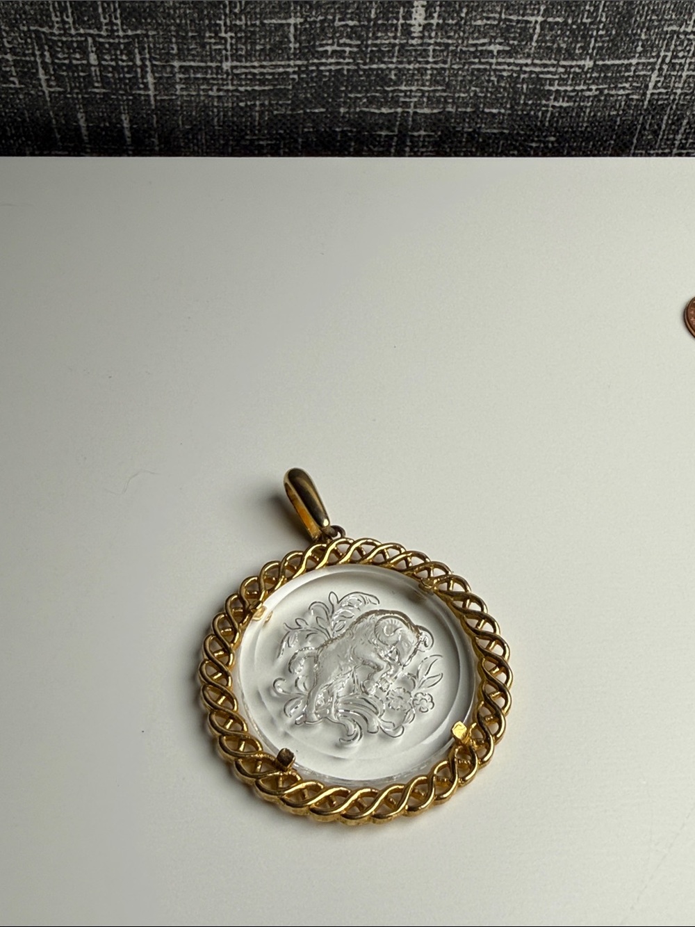 ⭐️ Vintage Crown Trifari Gold-Tone Ram Intaglio Pendant Necklace charm stunning - Picture 4 of 11